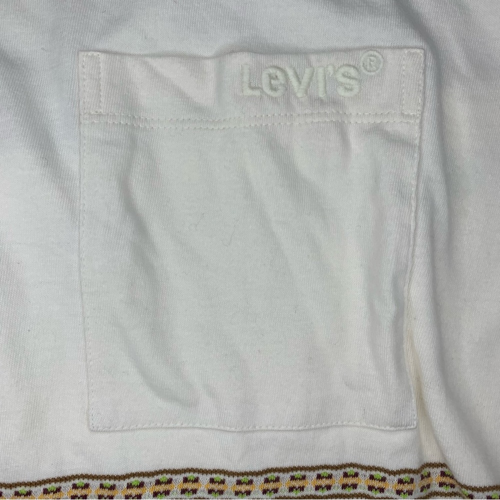 Levi’s Pocket Tee - Picture 4 of 10